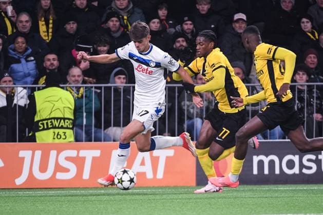 BERN, SWITZERLAND NOVEMBER 26 Charles De Ketelaere of Atalanta L against Joel Monteiro of Young Boys R during the UEFA Champions League 2024 25 League Phase MD5 match between BSC Young Boys and Atalanta BC at Stadion Wankdorf on November 26, 2024 in Bern, Switzerland Bern Stadion Wankdorf Bern Switzerland Copyright: xJustPictures.ch ManuelxWinterbergerx jp-en-EuSpIm-JP4_MAN_YB_Atalanta_26Nov2024_BE_01227