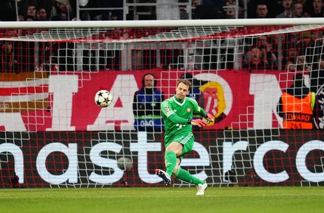 Champions League Matchday 5: FC Bayern Munich versus Paris Saint-Germain November 26 2024: Manuel Neuer of Bayern Munich controls the ball during a Champions League Matchday 5 game, FC Bayern Munich versus Paris Saint-Germain, at Allianz Areana, Munich, Germany. Ulrik Pedersen CSM (Credit Image: Â Ulrik Pedersen Cal Media) Munich Germany EDITORIAL USE ONLY Copyright: xx ZUMA-20241126_zma_c04_021.jpg UlrikxPedersenx csmphotothree325994