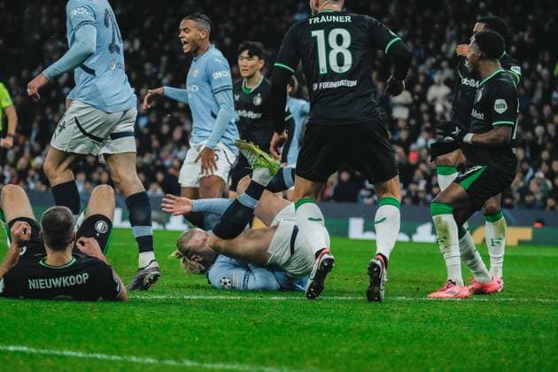 UEFA Champions League Matchday 5 - League Phase: Manchester City vs. Feyenoord Rotterdam A penalty is given for Manchester City during the UEFA Champions League Matchday 5 of the League Phase match between Manchester City and Feyenoord Rotterdam at Etihad Stadium, on November 26, 2024 in Manchester, United Kingdom. Manchester Etihad Stadium Manchester United, ManU Kingdom Copyright: xAlexandraxFechetex _ADR3068