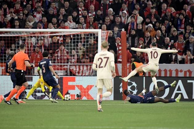 26 11 2024, xemx, Football UEFA Champions League, FC Bayern Muenchen Paris St Germain emspor, v l Goal kick Leroy Sane FC Bayern Muenchen Willian Pacho PSG Paris St Germain duel, action, action, battle for the ball Matvey Safonov PSG Paris St Germain DFL DFB REGULATIONS PROHIBIT ANY USE OF PHOTOGRAPHS as IMAGE SEQUENCES and or QUASI VIDEO Muenchen
