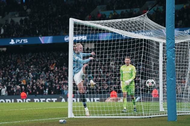 UEFA Champions League Matchday 5 - League Phase: Manchester City vs. Feyenoord Rotterdam Erling Haaland scores a penalty during the UEFA Champions League Matchday 5 of the League Phase match between Manchester City and Feyenoord Rotterdam at Etihad Stadium, on November 26, 2024 in Manchester, United Kingdom. Manchester Etihad Stadium Manchester United, ManU Kingdom Copyright: xAlexandraxFechetex DSC03961
