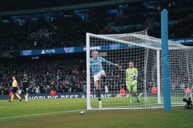 UEFA Champions League Matchday 5 - League Phase: Manchester City vs. Feyenoord Rotterdam Erling Haaland scores a penalty during the UEFA Champions League Matchday 5 of the League Phase match between Manchester City and Feyenoord Rotterdam at Etihad Stadium, on November 26, 2024 in Manchester, United Kingdom. Manchester Etihad Stadium Manchester United, ManU Kingdom Copyright: xAlexandraxFechetex DSC03962