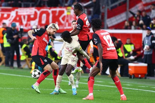 Moussa Yeo 49 FC Salzburg in a duel, action, with Robert Andrich 8 Bayer 04 Leverkusen Jeremie Frimpong 30 Bayer 04 Leverkusen Edmond Tapsoba 12 Bayer 04 Leverkusen Bayer 04 Leverkusen vs FC Salzburg, Soccer, UEFA Champions League, Matchday 5, 26 11 2024 Photo kolbert press Ant Palmer BayArena NRW Germany Copyright: xkolbert-press AntxPalmerx