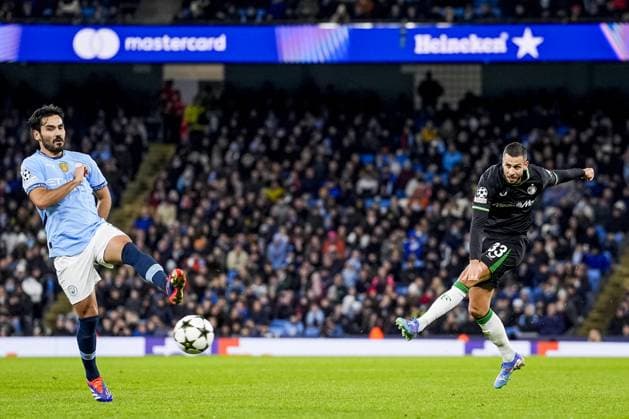 UEFA Champions League: Manchester City F.C. v Feyenoord Manchester - Ilkay Gundogan of Manchester City FC, David Hancko of Feyenoord during the fifth round of new format of the UEFA Champions League 2024 2025. The match is set between Manchester City and Feyenoord at Etihad Stadium on 26 November 2024 in Manchester, England. Copyright: xTomxBodex