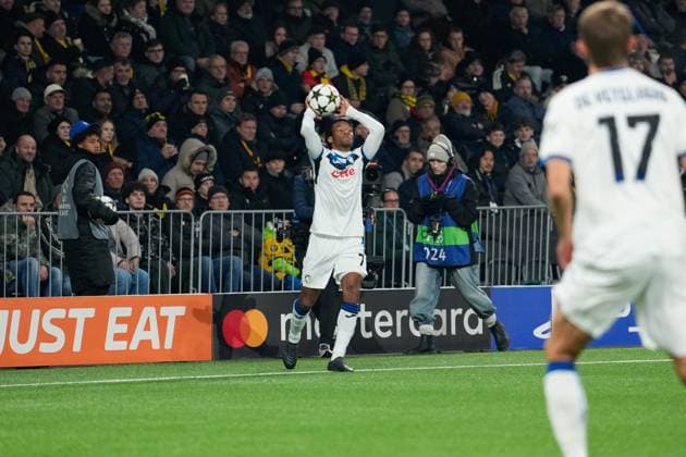 Juan Cuadrado Atalanta Bergamo , 7 Soccer, UEFA Champions Legue, Matchday 5, 2024 2025, BSC Young Boys vs Atalanta Bergamo, 26 11 2024, Stadion Wankdorf, Bern,Switzerland, Bern Wankdorf Stadion Canton Bern Switzerland Copyright: xFinleyxMörchx