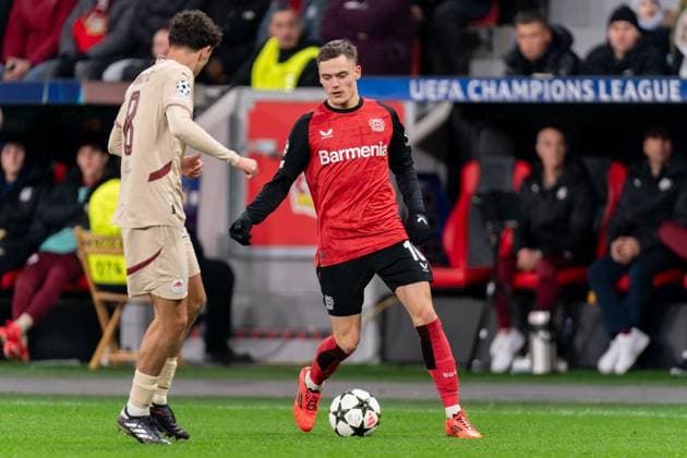2024-11-26 Bayer 04 Leverkusen v FC Salzburg - UEFA Champions League 2024 25 League Phase MD5 LEVERKUSEN, GERMANY - NOVEMBER 26: Stefan Bajcetic of FC Salzburg battles for the ball with Florian Wirtz of Bayer 04 Leverkusen during the UEFA Champions League 2024 25 League Phase MD5 match between Bayer 04 Leverkusen and FC Salzburg at BayArena on November 26, 2024 in Leverkusen, Germany. (Photo by Joris Verwijst BSR Agency) Leverkusen Germany Content not available for redistribution in The Netherlands directly or indirectly through any third parties. Copyright: xBSRxAgencyx