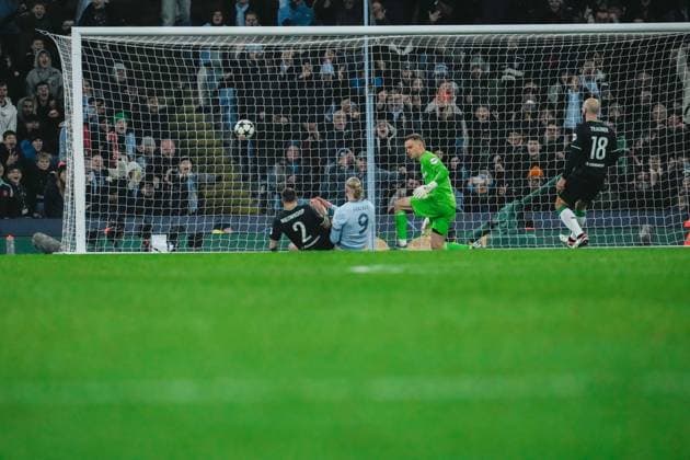 UEFA Champions League Matchday 5 - League Phase: Manchester City vs. Feyenoord Rotterdam Erling Haaland scores his second goal during the UEFA Champions League Matchday 5 of the League Phase match between Manchester City and Feyenoord Rotterdam at Etihad Stadium, on November 26, 2024 in Manchester, United Kingdom. Manchester Etihad Stadium Manchester United, ManU Kingdom Copyright: xAlexandraxFechetex _ADR3945