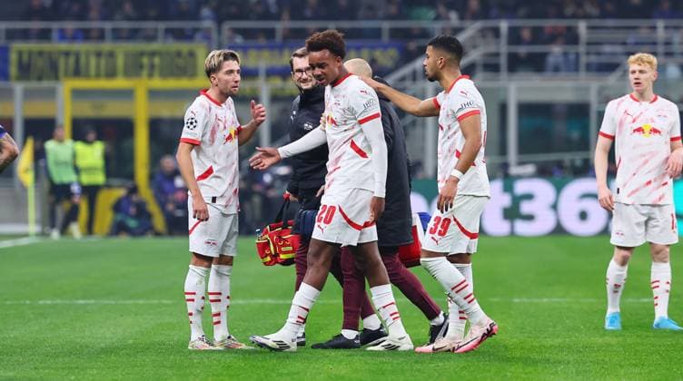 Inter Milan RB Leipzig Champions League Leipzig, 26 11 2024, Giuseppe Meazza Stadion, Soccer, UEFA Champions League, Matchday 5 , RB Leipzig vs FC Inter Milan , In the picture Assan Ouedraogo 20, RB Leipzig has to be treated for an injury and substituted a little later , Picture Point