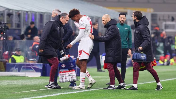 Inter Milan RB Leipzig Champions League Leipzig, 26 11 2024, Giuseppe Meazza Stadion, Soccer, UEFA Champions League, Matchday 5 , RB Leipzig vs FC Inter Milan , In the picture Assan Ouedraogo 20, RB Leipzig has to be treated for an injury and substituted a little later , Picture Point