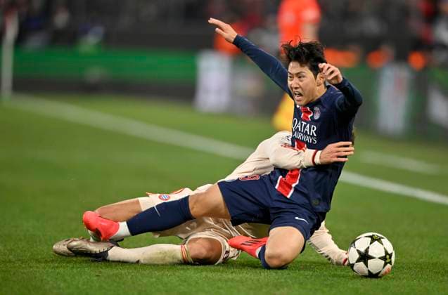 duel, action Leon Goretzka FC Bayern Muenchen FCB 08 vs Kang in Lee FC Paris Saint Germain PSG 19 FC Bayern Muenchen FCB vs Paris Saint Germain PSG Matchday 5 26 11 2024 DFL REGULATIONS PROHIBIT ANY USE OF PHOTOGRAPHS AS IMAGE SEQUENCES AND OR QUASI VIDEO FC Bayern Muenchen FCB vs Paris Saint Germain PSG