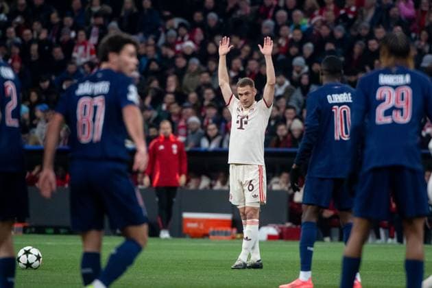 Joshua Kimmich FC Bayern Muenchen, 06 at free kick, before 87 , Ousmane Dembele Paris Saint Germain, 10 , GER, FC Bayern Muenchen FCB vs Paris Saint Germain PSG , Football, UEFA Champions League, Matchday 5, Season 2024 2025, 26 11 2024 GER, FC Bayern Muenchen FCB vs Paris Saint Germain PSG , Football, UEFA Champions League, Matchday 5, Season 2024 2025, 26 11 2024 Muenchen Copyright: xEibner-Pressefoto Memmlerx EP_MMR