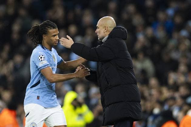 MANCHESTER - (l-r) Nathan Ake of Manchester City FC, Manchester City FC coach Pep Guardiola during the UEFA Champions league match between Manchester City FC and Feyenoord at Etihad Stadium on Nov. 26, 2024 in Manchester, England. ANP KOEN VAN WEEL UEFA Champions League 2024 25 League Phase MD5 2024 25 xVIxANPxSportx xxANPxIVx 514350526 originalFilename: 514350526.jpg