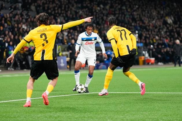 Juan Cuadrado Atalanta Bergamo , 7 nFootball, UEFA Champions Legue, Matchday 5, 2024 2025, BSC Young Boys vs Atalanta Bergamo, 26 11 2024, Stadion Wankdorf, Bern,Switzerland, Bern Wankdorf Stadium Canton of Bern Switzerland Copyright: xFinleyxMörchx