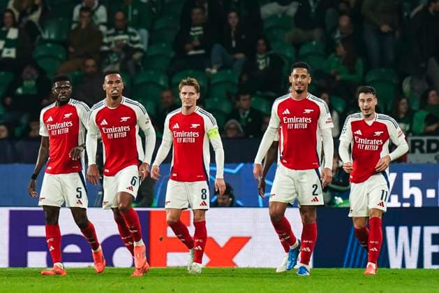 241126 Martin odegaard of Arsenal celebrates with teammates during the Champions League football match between Sporting Lisbon and Arsenal on November 26, 2024 in Lisbon Photo Gualter Fatia BILDBYRAN kod XY XY0033 fotboll football soccer fotball uefa champions league champions league sporting lisbon Sporting CP Sporting Lissabon arsenal bbeng jubel  Copyright: GualterxFatia BB241126ZS022