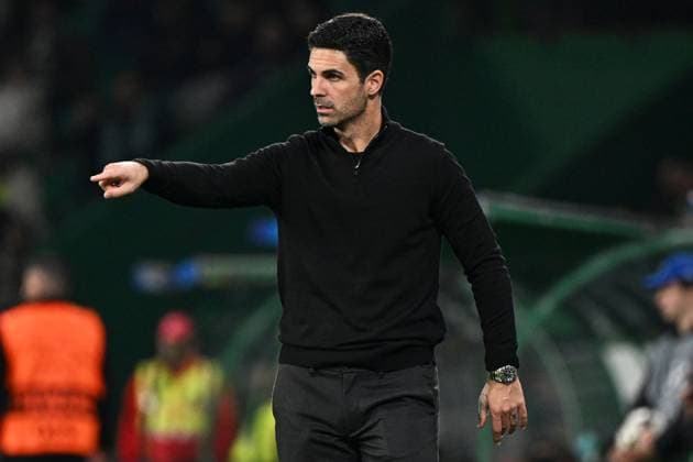 Arsenal head coach Mikel Arteta gives instructions from the technical area Sporting Lisbon v Arsenal, UEFA Champions League, Group Stage, Football, Estadio Jose Alvalade, Lisbon, Portugal - 26 Nov 2024 EDITORIAL USE ONLY No use with unauthorised audio, video, data, fixture lists, club league logos or live services. Online in-match use limited to 120 images, no video emulation. No use in betting, games or single club league player publications. Copyright: xZedxJameson Shutterstockx 14940177fe