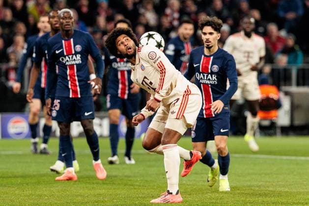 UEFA Champions League FC Bayern Munich FC Paris Saint Germain 26 11 2024 Serge Gnabry FC Bayern Munich, 7 Header, acrobatic performance Ball rolls over back UEFA Champions League FC Bayern Munich FC Paris Saint Germain, Munich, Allianz Arena on 26 11 2024 Copyright: xBEAUTIFULxSPORTS Wunderlx