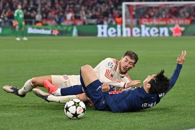 26 11 2024, xjrdrx, Football UEFA Champions League, FC Bayern Muenchen Paris St Germain emspor, v l Leon Goretzka FC Bayern Muenchen Kang in Lee PSG Paris St Germain Zweikampf, Aktion, action, battle for the ball DFL DFB REGULATIONS PROHIBIT ANY USE OF PHOTOGRAPHS as IMAGE SEQUENCES and or QUASI VIDEO Muenchen