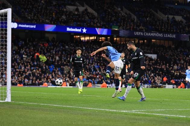 Fußball UEFA-Champions-League-Phase Manchester City gegen Feyenoord 26. November 2024 UEFA-Champions-League-Phase Manchester City gegen Feyenoord David Hancko von Feyenoord erzielt das dritte Tor Foto Simon Stacpoole Abseits Manchester UK  Copyright: xSimonxStacpoolexOffside