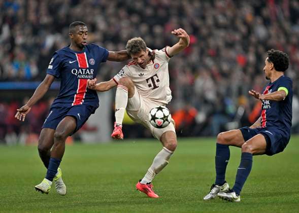 26 11 2024, Football UEFA Championsleague 2024 2025 5 Matchday, FC Bayern Munich Paris St Germain, in the Allianz Arena Munich Thomas Müller FC Bayern Munich is held DFL and DFB regulations prohibit any use of photographs as image sequences and or quasi video