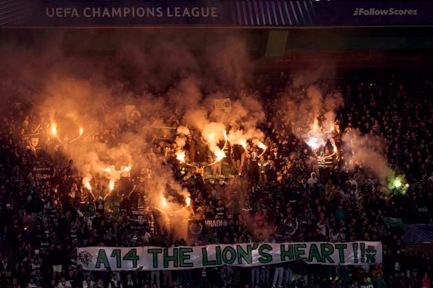 Sport Bilder des Tages Sporting Clube de Portugal v Arsenal FC - UEFA Champions League 2024 25 League Phase MD5 Fans of Sporting CP light flares in the stand during the UEFA Champions League match between Sporting CP and Arsenal FC at Jose Alvalade Stadium in Lisbon, Portugal, on November 26, 2024. Lisbon, Portugal Lisbon Portugal  Copyright: xJosexManuelxAlvarezxReyx originalFilename:alvarezrey-notitle241126_npLwG.jpg