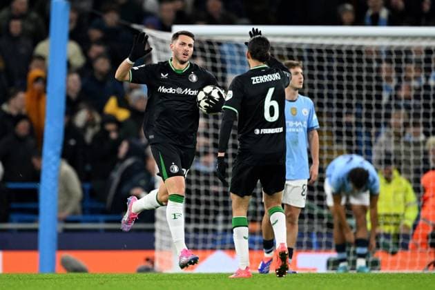 MANCHESTER - Santiago Gimenez of Feyenoord celebrates the 3-2 during the UEFA Champions league match between Manchester City FC and Feyenoord at Etihad Stadium on Nov. 26, 2024 in Manchester, England. ANP Hollandse Hoogte UEFA Champions League 2024 25 League Phase MD5 2024 25 xVIxANPxSportx xGerritxvanxKeulenxIVx 514351725 originalFilename: 514351725.jpg