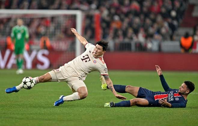 26 11 2024, Football UEFA Championsleague 2024 2025 Matchday 5, FC Bayern Munich Paris St Germain, in the Allianz Arena Munich Minjae Kim Bayern Munich with full commitment DFL and DFB regulations prohibit any use of photographs as image sequences and or quasi video