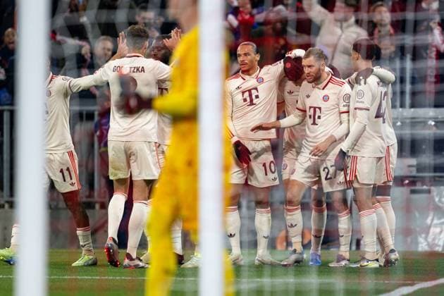 Goal celebration for 1 0, Leroy Sane 10 FC Bayern Muenchen , Konrad Laimer 27 FC Bayern Muenchen , Jamal Musiala 42 FC Bayern Muenchen , FC Bayern Muenchen vs Paris Saint Germain, Football, UEFA Champions League, Matchday 5, 26 11 2024 DFB regulations prohibit any use of photographs as image sequences and or quasi video Muenchen Bayern Germany Copyright: xkolbert-press UlrichxGamelx