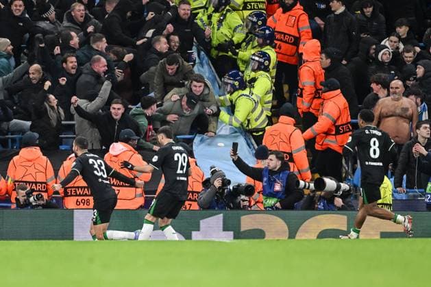 David Hancko Feyenoord Rotterdam celebrates after scoring his team s third goal with teammates during the UEFA Champions League 2024 25 League Phase MD5 match between Manchester City and Feyenoord at Etihad Stadium on November 26, 2024 in Manchester, England Defodi 541 CITROT20241126 067 Defodi-541