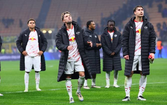 Inter Milan RB Leipzig Champions League Leipzig, 26 11 2024, Giuseppe Meazza Stadion, Football, UEFA Champions League, Matchday 5 , RB Leipzig vs FC Inter Milan 1 0 1 0 , Pictured Disappointment at RB Leipzig after the match Kevin Kampl 44, RB Leipzig , Willi Orban 4, RB Leipzig , Picture Point