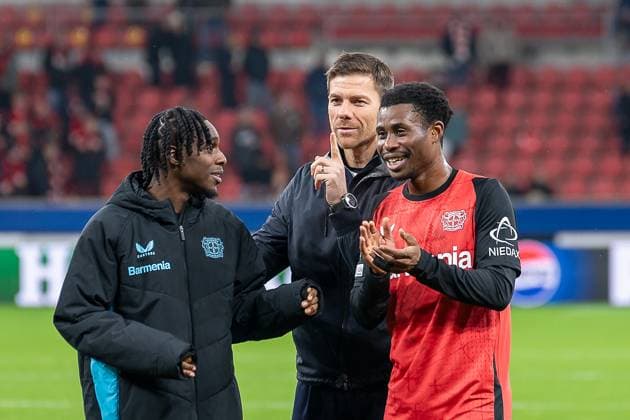 26 11 2024, Football UEFA Champions League, Season 2024 2025, Matchday 05, Bayer 04 Leverkusen FC Salzburg at the BayArena in Leverkusen Xabi Alonso Bayer 04 Leverkusen, coach calls on Jeremie Frimpong Bayer 04 Leverkusen, 30 and Nathan Tella Bayer 04 Leverkusen, 19 to rest Photo Kirchner Media TH Copyright: xKirchner-Media THx