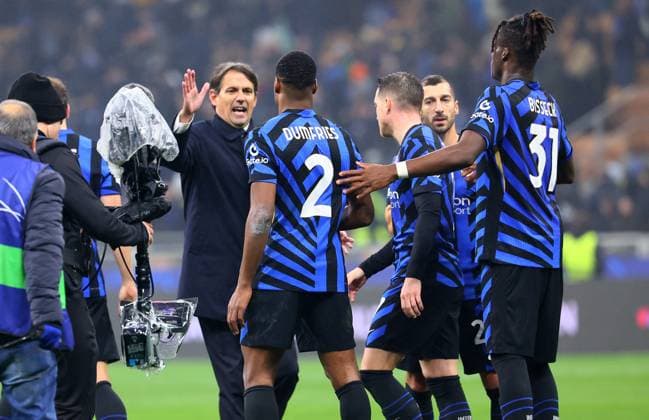 Inter Milan RB Leipzig Champions League Leipzig, 26 11 2024, Giuseppe Meazza Stadium, Football, UEFA Champions League, Matchday 5 , RB Leipzig vs FC Inter Milan 1 0 1 0 , In the picture Milan cheering after the match Coach Simone Inzaghi Inter Milan , Picture Point