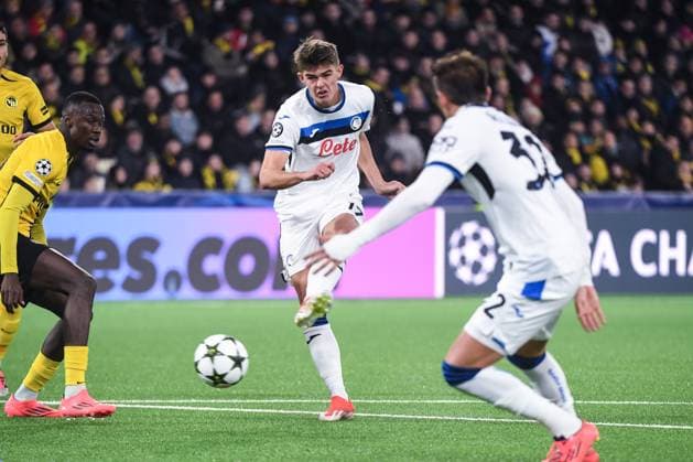 BERN, SWITZERLAND NOVEMBER 26 Charles De Ketelaere of Atalanta attempts a kick during the UEFA Champions League 2024 25 League Phase MD5 match between BSC Young Boys and Atalanta BC at Stadion Wankdorf on November 26, 2024 in Bern, Switzerland Bern Stadion Wankdorf Bern Switzerland Copyright: xJustPictures.ch ManuelxWinterbergerx jp-en-EuSpIm-JP4_MAN_YB_Atalanta_26Nov2024_BE_01234