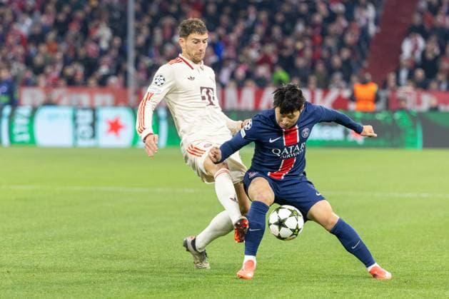 Leon Goretzka FC Bayern Muenchen and Kang in Lee FCË½ParisË½Saint Germain v l in duel, FC Bayern Muenchen vs Paris Saint Germain, Champions League, Football, Matchday 5, 26 11 2024 Muenchen Bayern Germany Copyright: xkolbert-press PeterxFastlx