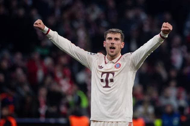 Leon Goretzka FC Bayern Muenchen, 08 celebrates the victory and thanks the fans, GER, FC Bayern Muenchen FCB vs Paris Saint Germain PSG , Football, UEFA Champions League, Matchday 5, Season 2024 2025, 26 11 2024 GER, FC Bayern Muenchen FCB vs Paris Saint Germain PSG , Football, UEFA Champions League, Matchday 5, Season 2024 2025, 26 11 2024 Muenchen Copyright: xEibner-Pressefoto Memmlerx EP_MMR