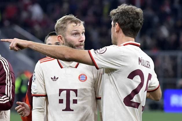 26 11 2024, xemx, Football UEFA Champions League, FC Bayern Muenchen Paris St Germain emspor, v l jubilation, joy over the victory at Konrad Laimer FC Bayern Muenchen Thomas Mueller FC Bayern Muenchen DFL DFB REGULATIONS PROHIBIT ANY USE OF PHOTOGRAPHS as IMAGE SEQUENCES and or QUASI VIDEO Muenchen