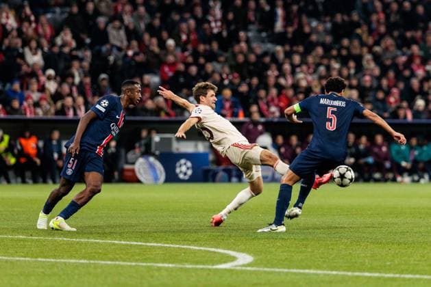 UEFA Champions League FC Bayern Munich FC Paris Saint Germain 26 11 2024 duel Willian Pacho FC Paris Saint Germain, 51 , Thomas Müller FC Bayern Munich, 25 , Marquinhos FC Paris Saint Germain, 5 UEFA Champions League FC Bayern Munich FC Paris Saint Germain, Munich, Allianz Arena on 26 11 2024 Copyright: xBEAUTIFULxSPORTS Wunderlx