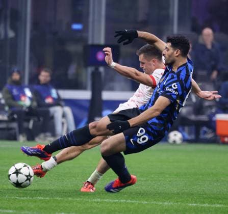 November 26, 2024, Milano, Italy: BENJAMIN SESKO of RB Lipsia and MEHDI TAREMI of internazionale Milano FC in action during the Champions League match 26 11 2024 match between FC International Milan vs Leipzig at the San Siro stadium. Milan Italy - ZUMAs236 20241127_aap_s236_012 Copyright: xFabioxSassox