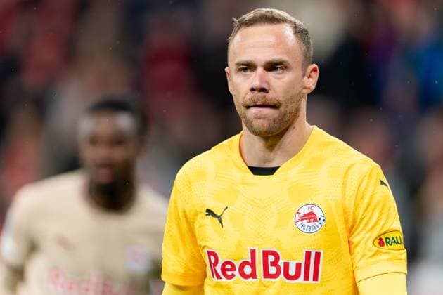 2024-11-26 Bayer 04 Leverkusen v FC Salzburg - UEFA Champions League 2024 25 League Phase MD5 LEVERKUSEN, GERMANY - NOVEMBER 26: Alexander Schlager of FC Salzburg looks on during the UEFA Champions League 2024 25 League Phase MD5 match between Bayer 04 Leverkusen and FC Salzburg at BayArena on November 26, 2024 in Leverkusen, Germany. (Photo by Joris Verwijst BSR Agency) Leverkusen Germany Content not available for redistribution in The Netherlands directly or indirectly through any third parties. Copyright: xBSRxAgencyx