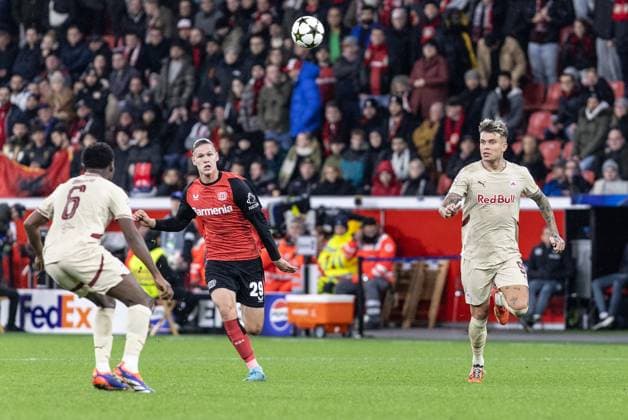 UEFA Champions League Bayer 04 Leverkusen FC Salzburg 26 11 2024 Artem Stepanov Bayer 04 Leverkusen, 29 , Samson Baido FC Salzburg, 6 , Kamil Piatkowski FC Salzburg, 91 UEFA Champions League Bayer 04 Leverkusen FC Salzburg BayArena, Leverkusen 26 11 2024 Copyright: xBEAUTIFULxSPORTS Buriakovx