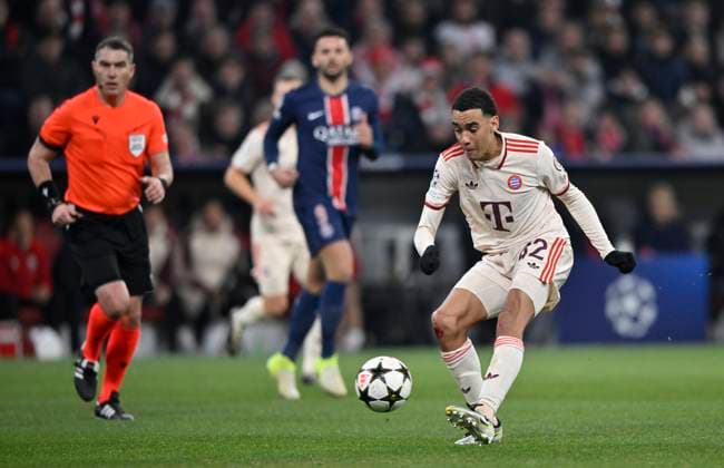Goal Kick Action Goal Chance Jamal Musiala FC Bayern Muenchen FCB 42 Referee Referee Istvan Kovacs ROU FC Bayern Muenchen FCB vs Paris Saint Germain PSG Matchday 5 26 11 2024 DFL REGULATIONS PROHIBIT ANY USE OF PHOTOGRAPHS AS IMAGE SEQUENCES AND OR QUASI VIDEO FC Bayern Muenchen FCB vs Paris Saint Germain PSG