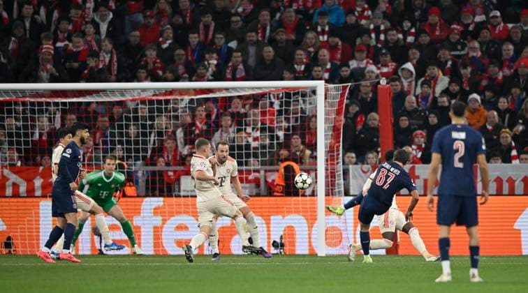 Penalty area scene, Goal area scene Goal shot Action Goal chance Joao Neves FC Paris Saint Germain PSG 87 Joshua Kimmich FC Bayern Muenchen FCB 06 Harry Kane FC Bayern Muenchen FCB 09 Goalkeeper Manuel Neuer FC Bayern Muenchen FCB 01 FC Bayern Muenchen FCB vs Paris Saint Germain PSG Matchday 5 26 11 2024 DFL REGULATIONS PROHIBIT ANY USE OF PHOTOGRAPHS AS IMAGE SEQUENCES AND OR QUASI VIDEO FC Bayern Muenchen FCB vs Paris Saint Germain PSG