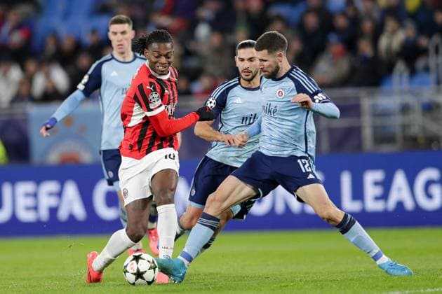 Slovan Bratislava Vs AC Milan in Bratislava, Slovakia - 26 Nov 2024 Rafael Leao of AC Milan (L), Kyriakos Savvidis of Slovan Bratislava (C), and Kenan Bajric of Slovan Bratislava (R) seen in action during the UEFA Champions League match between Slovan Bratislava and AC Milan at Tehelne Pole Stadium. Final Score; Slovan Bratislava 2:3 AC Milan. Bratislava Slovakia Copyright: xGrzegorzxWajdax xSOPAxImagesx SLOMIL_26112024_8