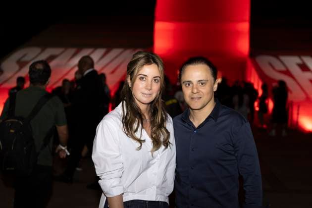 Premiere Mundial de Senna by Netflix SÃO PAULO, SP - 26.11.2024: PREMIERE MUNDIAL DE SENNA BY NETFLIX - Netflix held the world premiere of the documentary series Senna on Tuesday (26) with the presence of a large cast at an event at the Ibirapuera Auditorium, where the first two episodes of the miniseries that tells the story of one of the greatest idols of world motorsports were shown. Those present were also impressed by the Mclaren MP45B that Senna used to win his second championship in Japan in 1990 and the replica of the iconic McLaren, model MP46, driven by Ayrton Senna in 1991. In the spotlight, the driver Felipe Massa accompanied by his wife Anna Raffaela Bassi. (Photo: Emerson Santos Fotoarena) x2656924x  EmersonxSantos