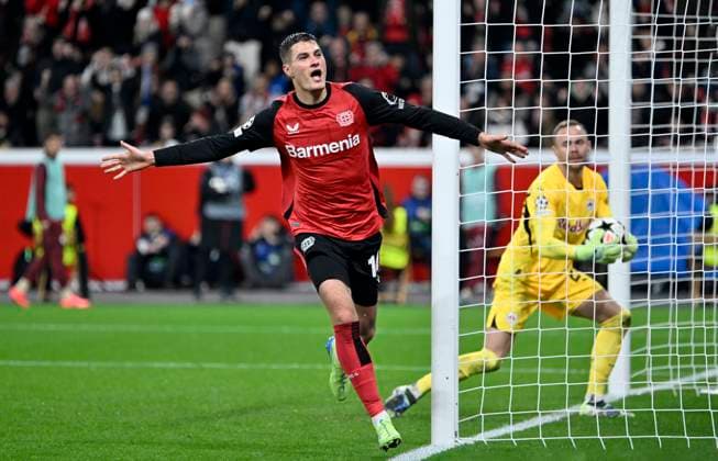 BayArena Leverkusen, 26 11 2024, Football UEFA Champions League Season 2024 25 5 Matchday, Bayer 04 Leverkusen B04 vs Red Bull Salzburg RBS Patrik Schick B04 cheers, Alexander Schlager RBS gets the ball out of the net
