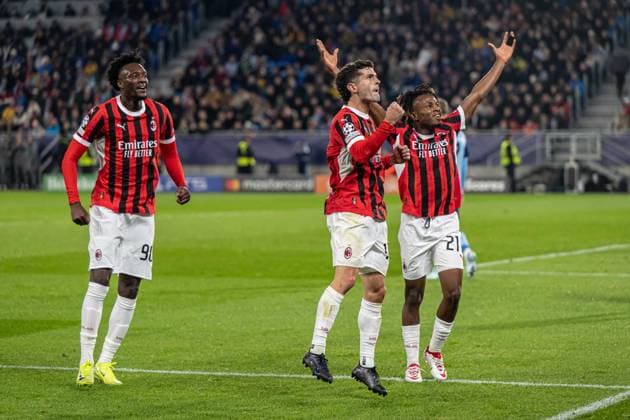 AC Milan players a Christian Pulisic a goal celebrate during UEFA Champions league match, SK Slovan Bratislava - AC Milan , 26. november 2024, Tehelne pole Stadium, Bratislava, Slovakia Copyright: xMICHALxFAJT,ZOSPORTU.SKx DSC_6756