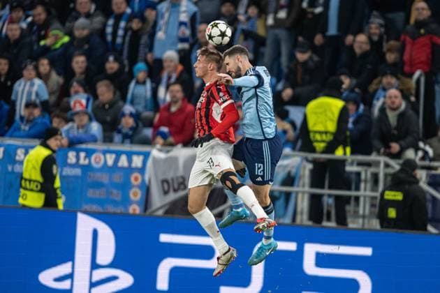 Francesco Camarda in a head to head battle with Kenan Bajric during UEFA Champions league match, SK Slovan Bratislava - AC Milan , 26. november 2024, Tehelne pole Stadium, Bratislava, Slovakia Copyright: xMICHALxFAJT,ZOSPORTU.SKx FAJ_5468