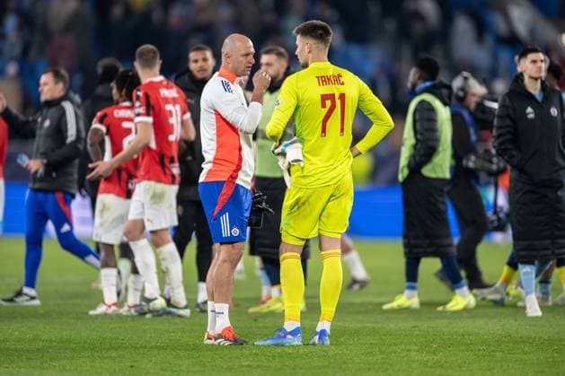 Goalie coach Jan Mucha speak with Dominik Takac after UEFA Champions league match, SK Slovan Bratislava - AC Milan , 26. november 2024, Tehelne pole Stadium, Bratislava, Slovakia Copyright: xMICHALxFAJT,ZOSPORTU.SKx FAJ_5517