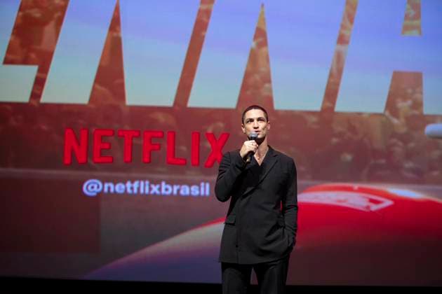 Premiere Mundial de Senna by Netflix SÃO PAULO, SP - 26.11.2024: PREMIERE MUNDIAL DE SENNA BY NETFLIX - Netflix held the world premiere of the documentary series Senna on Tuesday (26) with the presence of a large cast at an event at the Ibirapuera Auditorium, where the first two episodes of the miniseries that tells the story of one of the greatest idols in world motorsports were shown. Those present were also impressed by the Mclaren MP45B that Senna used to win his second championship in Japan in 1990 and the replica of the iconic McLaren, model MP46, driven by Ayrton Senna in 1991. The highlight was actor Gabriel Leone, who plays Senna in the miniseries. (Photo: Emerson Santos Fotoarena) x2656955x  EmersonxSantos