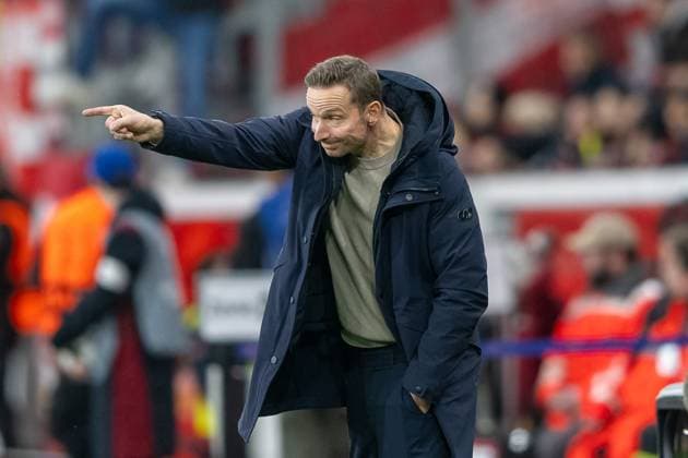 26 11 2024, Football UEFA Champions League, Season 2024 2025, Matchday 05, Bayer 04 Leverkusen FC Salzburg at the BayArena in Leverkusen Pepijn Lijnders Red Bull Salzburg, coach gives instructions to his team Photo Kirchner Media TH Copyright: xKirchner-Media THx