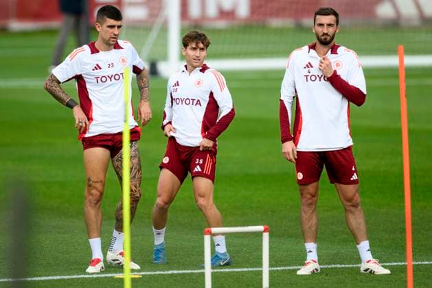 Gianluca Mancin, Tommaso Baldanzi and Bryan Cristante of AS Roma during a training session the day before the Europa League football match between Tottenham and AS Roma at Centro Sportivo Fulvio Bernardini in Rome (Italy), November 27, 2024. AndreaxStaccioli